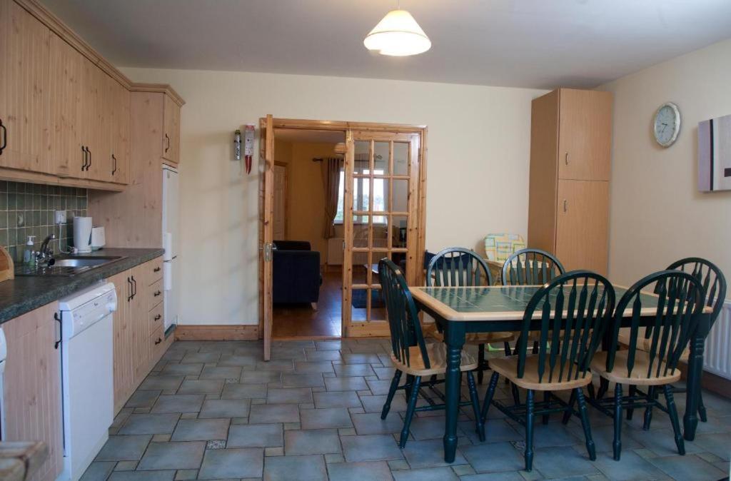 Ceol Na Mara Guest House Енискроун Екстериор снимка